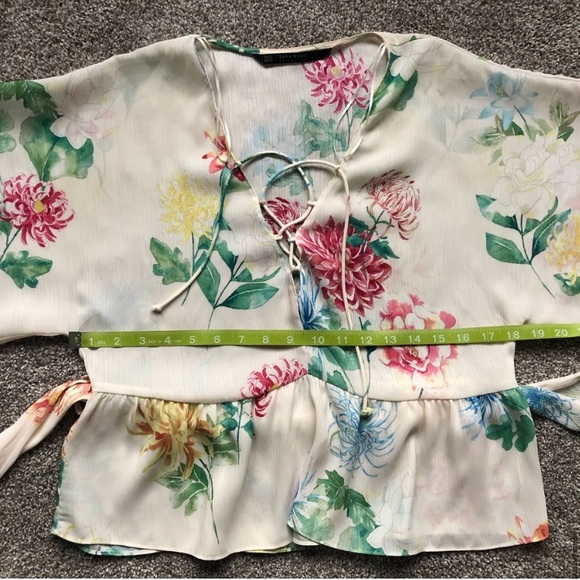 Zara floral blouse Size S with tie around waist - Picture 4 of 9